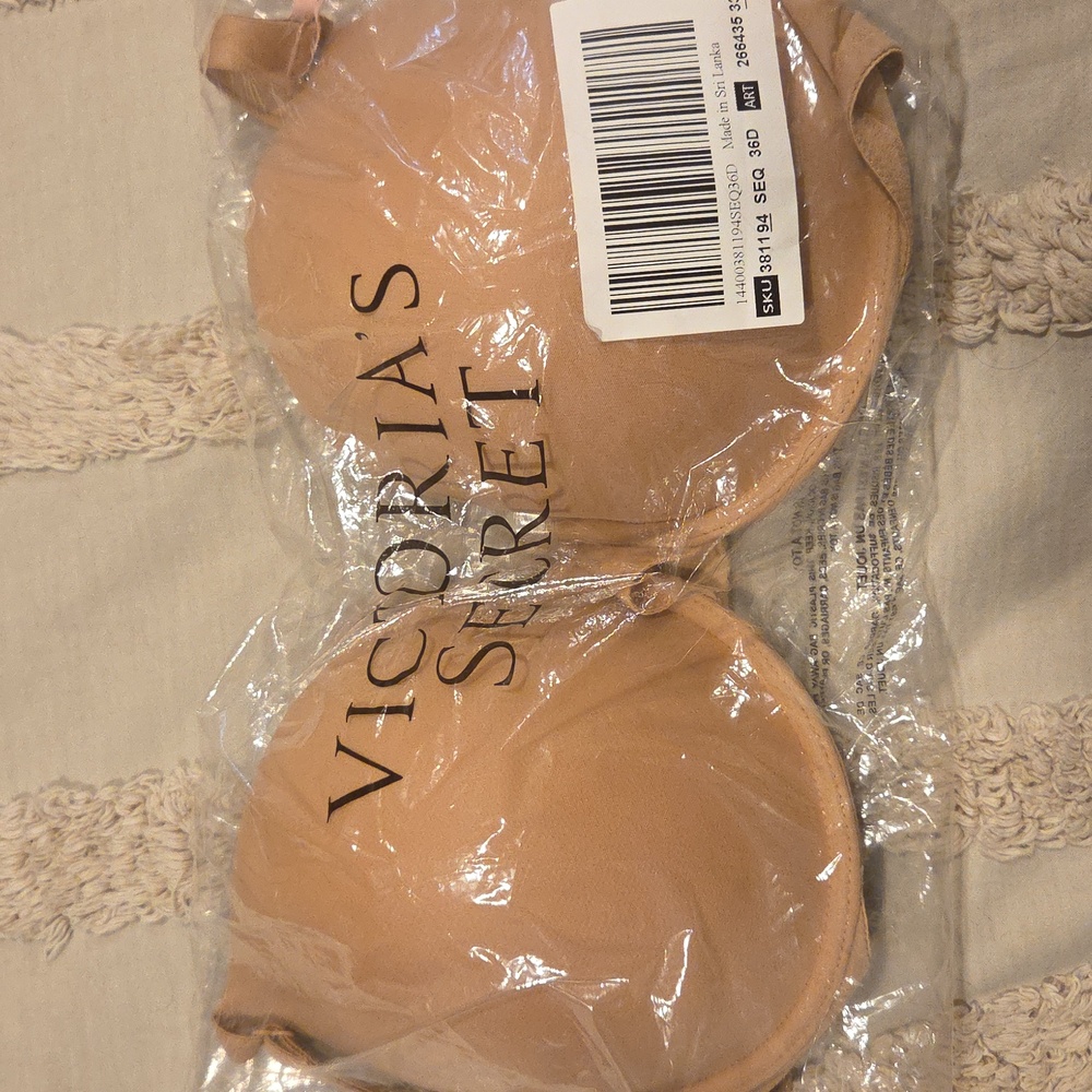 NWT Victoria's Secret Angelight Smooth Push-Up Bra - Picture 3 of 4